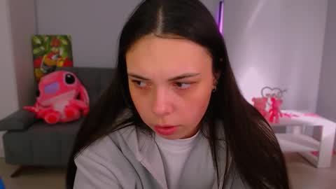 Snapshot of queenofthesense chatting on 10/16/25, 11:00 Patricia online show from 10/16/25, 11:00