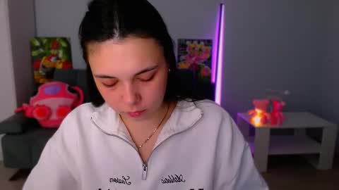 Snapshot of queenofthesense chatting on 10/25/25, 04:46 Patricia online show from 10/25/25, 04:46