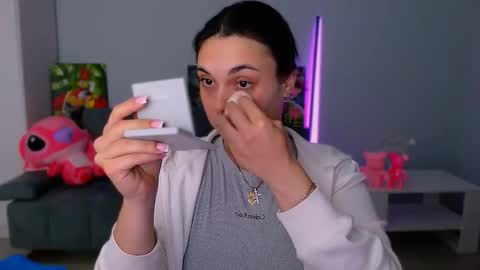 Snapshot of queenofthesense chatting on 10/30/25, 05:24 Patricia online show from 10/30/25, 05:24