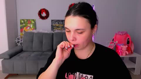 Snapshot of queenofthesense chatting on 11/24/25, 01:22 Patricia online show from 11/24/25, 01:22