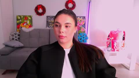 Snapshot of queenofthesense chatting on 12/16/25, 10:42 Patricia online show from 12/16/25, 10:42