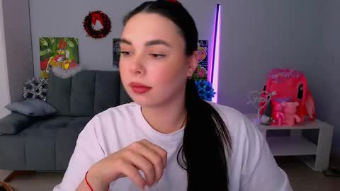 Snapshot of queenofthesense chatting on 12/20/25, 09:49 Patricia online show from 12/20/25, 09:49