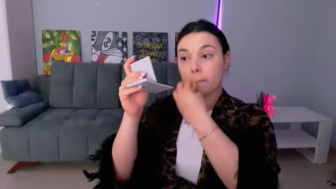 Snapshot of queenofthesense chatting on 02/24/26, 12:25 Patricia online show from 02/24/26, 12:25