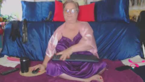 Snapshot of queenpammy chatting on 05/01/26, 05:01 QueenPammy online show from 05/01/26, 05:01