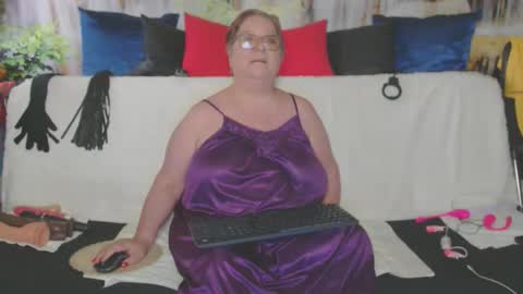 Snapshot of queenpammy chatting on 05/20/26, 04:40 QueenPammy online show from 05/20/26, 04:40