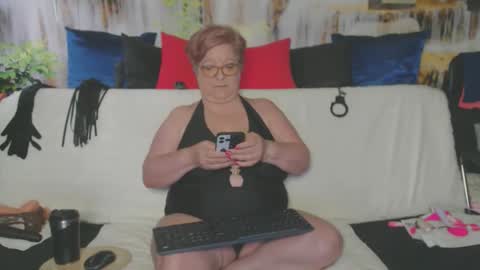 Snapshot of queenpammy chatting on 05/21/26, 04:41 QueenPammy online show from 05/21/26, 04:41