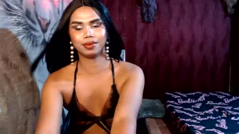 Snapshot of queenpinayebony_xx chatting on 06/27/26, 02:01 queenpinayebony_xx online show from 06/27/26, 02:01
