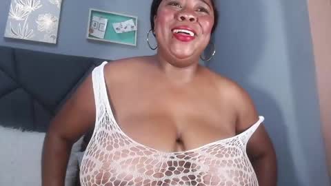 Snapshot of queenrachelbrown chatting on 05/14/26, 01:34 queenrachelbrown online show from 05/14/26, 01:34