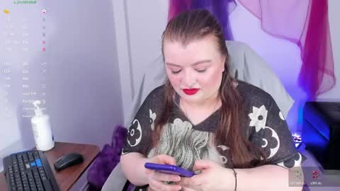Snapshot of queensami7 chatting on 04/25/26, 11:35 Samantha online show from 04/25/26, 11:35