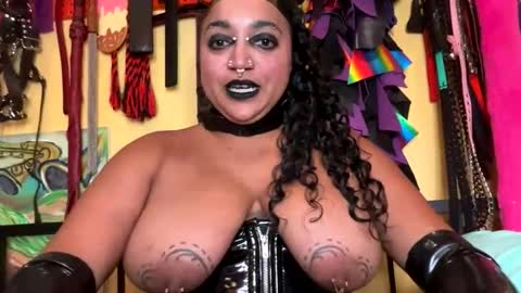 Queen Hilarity online show from 02/10/26, 10:14