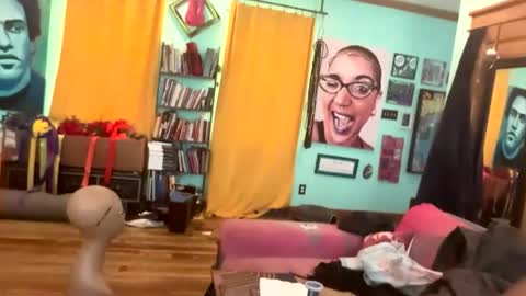 Queen Hilarity online show from 02/18/26, 06:15