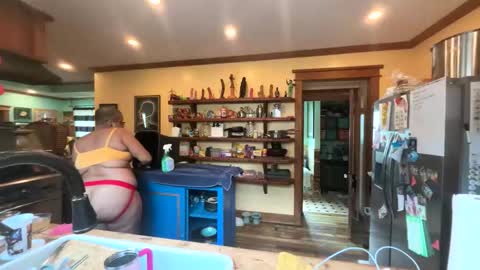 Queen Hilarity online show from 03/24/26, 08:36