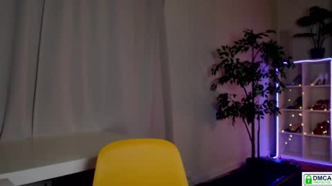 Queensy online show from 04/18/26, 07:07