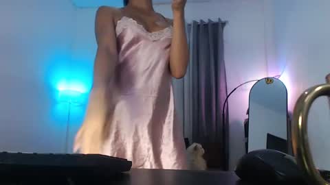 Snapshot of queenvalentinats chatting on 12/05/24, 08:33 ValentinaMoone online show from 12/05/24, 08:33