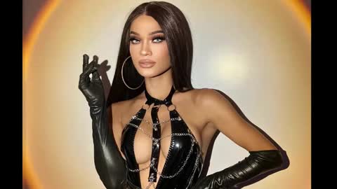 Snapshot of queenvalentinats chatting on 12/28/24, 11:52 ValentinaMoone online show from 12/28/24, 11:52