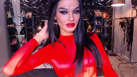 Snapshot of queenvalentinats chatting on 02/15/25, 05:51 ValentinaMoone online show from 02/15/25, 05:51