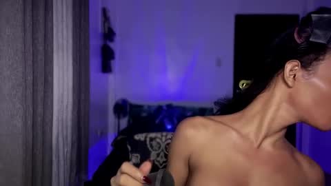 Snapshot of queenvalentinats chatting on 10/17/25, 01:53 ValentinaMoone online show from 10/17/25, 01:53