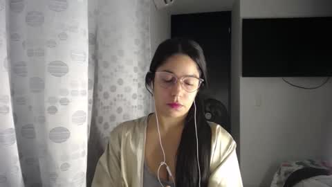 Snapshot of queenvictoria2023 chatting on 03/27/26, 04:40 Paola online show from 03/27/26, 04:40