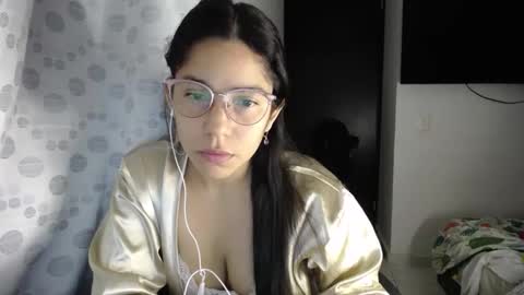 Snapshot of queenvictoria2023 chatting on 03/28/26, 03:50 Paola online show from 03/28/26, 03:50