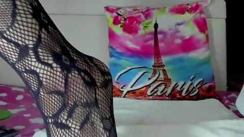 Snapshot of queenx_squirt chatting on 05/01/26, 12:04 ZAFIRO online show from 05/01/26, 12:04