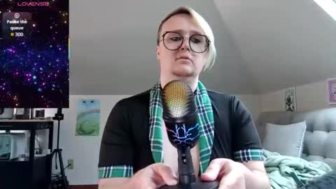 Snapshot of queerlyjaz chatting on 05/02/26, 06:13 queerlyjaz online show from 05/02/26, 06:13