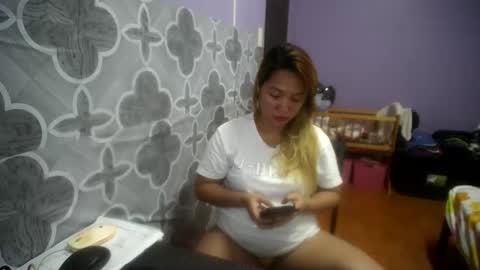 Snapshot of quelly40 chatting on 09/18/25, 05:04 quelly40 online show from 09/18/25, 05:04