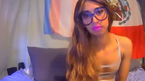 Mia online show from 11/14/25, 04:06