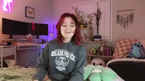 Snapshot of quervoqueen1 chatting on 02/04/25, 01:56 Bri online show from 02/04/25, 01:56