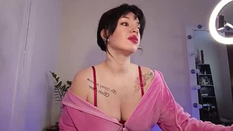 quiet_smile online show from 11/23/25, 09:20