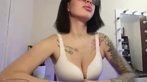 quiet_smile online show from 12/15/25, 10:19