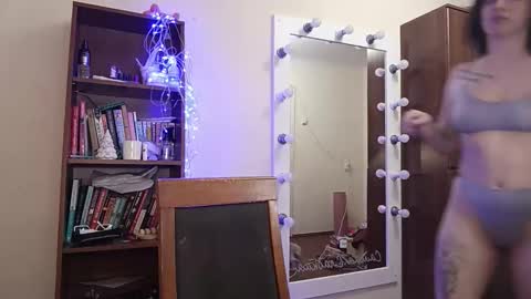 quiet_smile online show from 03/24/26, 06:13