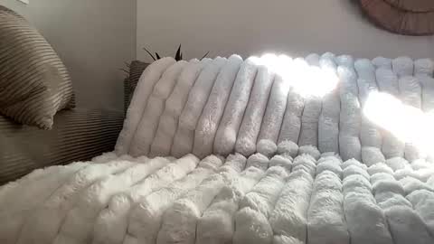 Quinnyelena online show from 11/27/25, 11:01