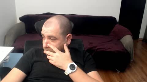 R0bila online show from 12/21/25, 10:28