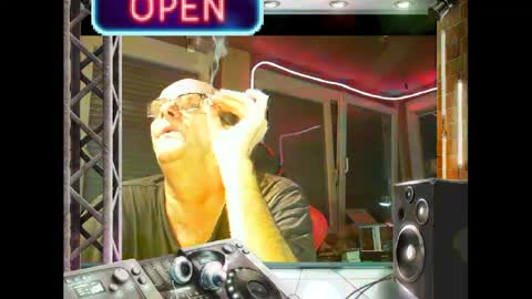 Snapshot of r_2d2_ chatting on 01/13/25, 10:35 dj mike online show from 01/13/25, 10:35