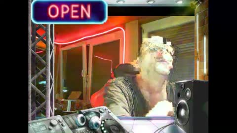 Snapshot of r_2d2_ chatting on 01/19/25, 11:10 dj mike online show from 01/19/25, 11:10