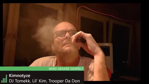 Snapshot of r_2d2_ chatting on 11/19/25, 11:27 dj mike online show from 11/19/25, 11:27