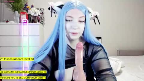 Snapshot of raaaaaaawr chatting on 10/13/25, 04:45 - online show from 10/13/25, 04:45
