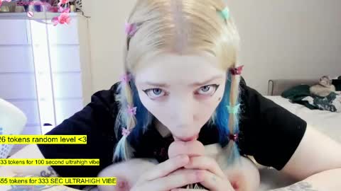 Snapshot of raaaaaaawr chatting on 05/02/26, 10:59 - online show from 05/02/26, 10:59