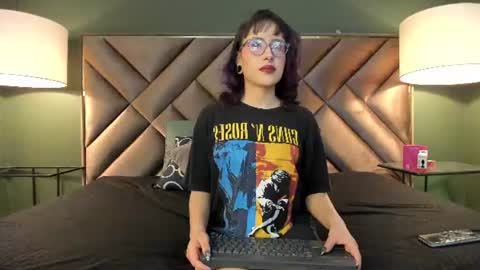 Snapshot of rache_roth chatting on 07/07/26, 09:19 Rachel online show from 07/07/26, 09:19