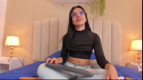 Rachel Donnelly online show from 12/17/25, 02:17