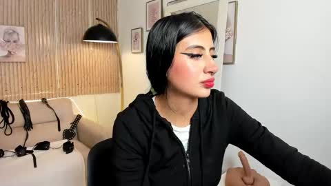 RACHEL ES online show from 12/19/25, 09:05