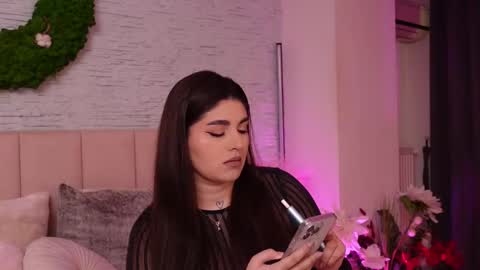 RachelSwaan online show from 11/25/25, 07:41