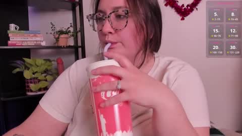 Snapshot of rachlovexo chatting on 02/06/25, 02:44 rach online show from 02/06/25, 02:44