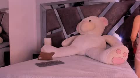 Radiant Naomi online show from 04/08/26, 11:32