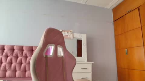 radiantgoddes online show from 12/05/24, 04:01