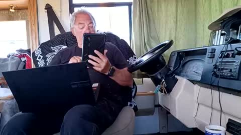 Snapshot of radiomantim chatting on 05/07/26, 02:11 Radioman for fun online show from 05/07/26, 02:11