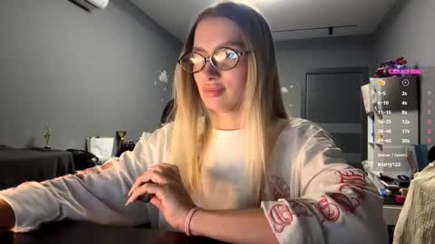 Mila online show from 02/15/26, 03:42