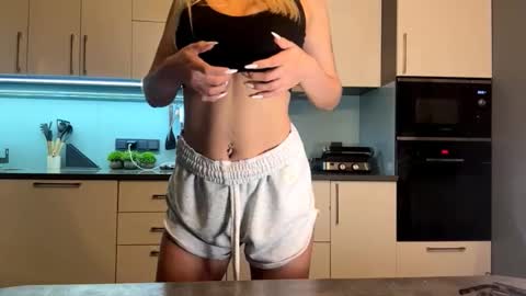 Mila online show from 03/18/26, 04:10