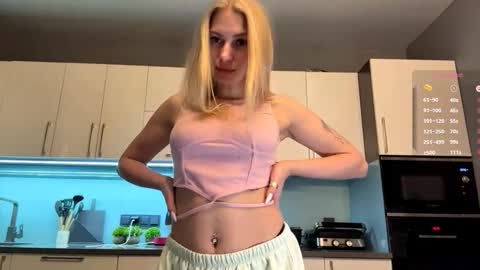 Mila online show from 03/19/26, 04:11