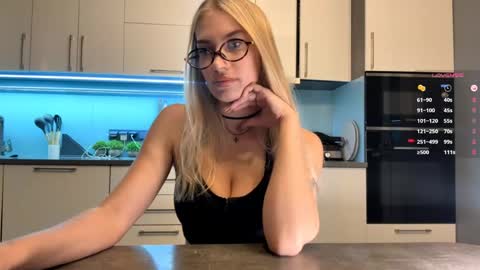 Mila online show from 04/20/26, 03:59